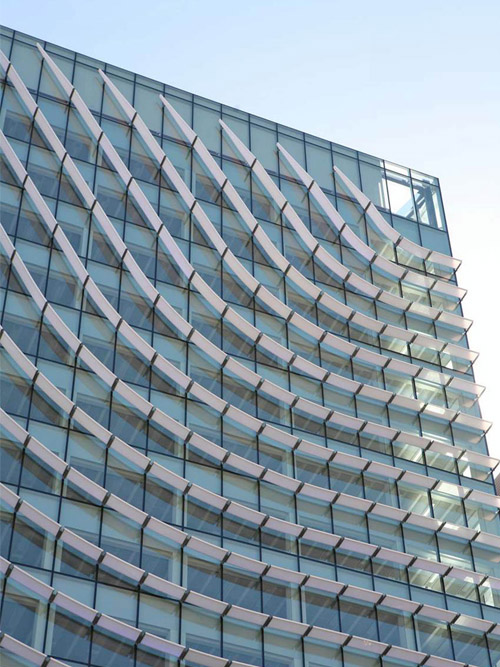 Facade with sheets of ETFE in white
